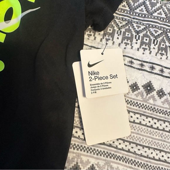 Nike 2-Piece Baby Boy Sporty Onesie and Sweatpants Set - NWT - new with tags. - Picture 4 of 7